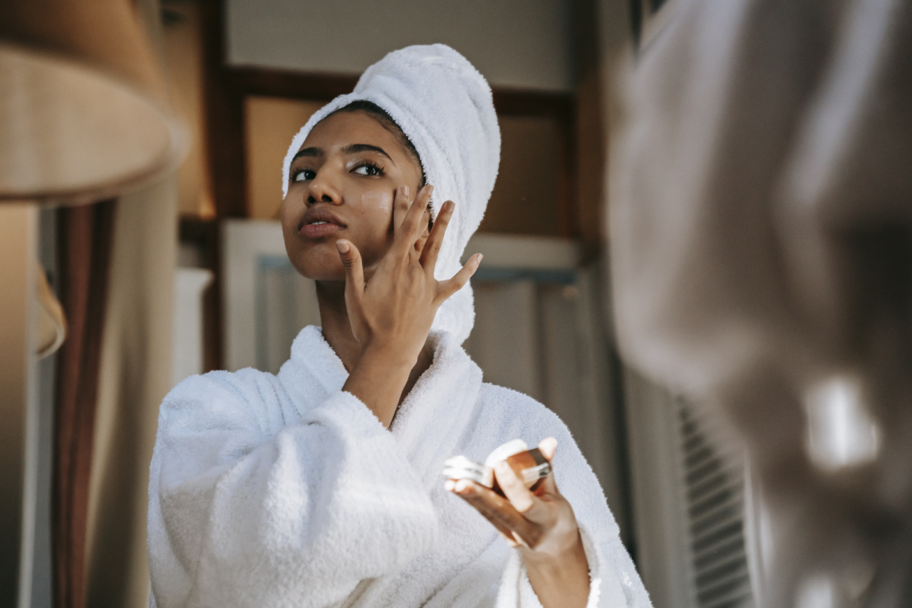 Grapefruit and Honey Mask for Smooth and Shiny Skin