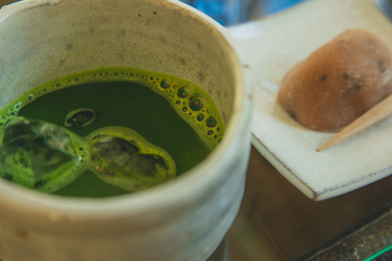 3 reasons why you should toss an ice cube in your hot tea