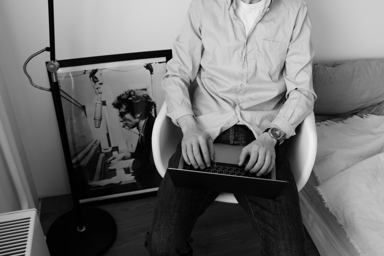 The Art of Managing Your Daily Online Information Consumption