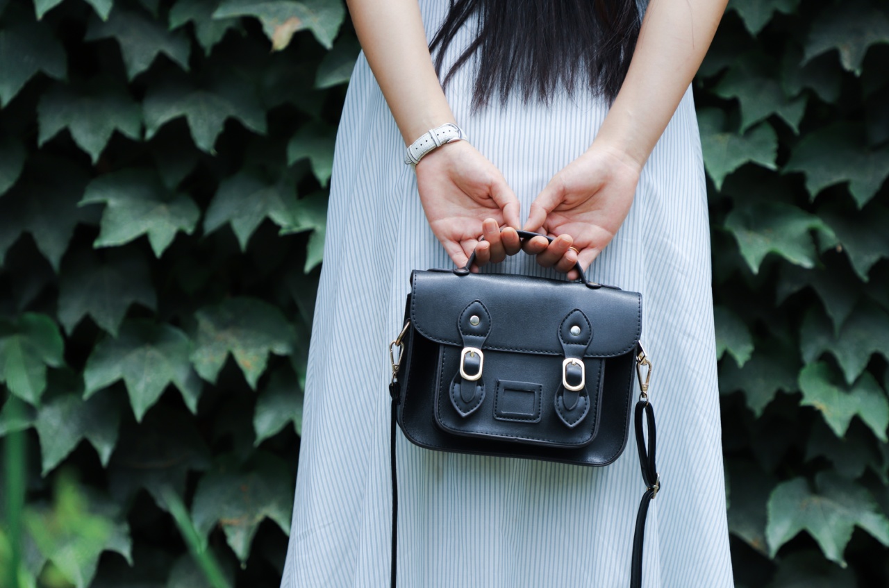 Watch the dress that reveals a woman’s desires!