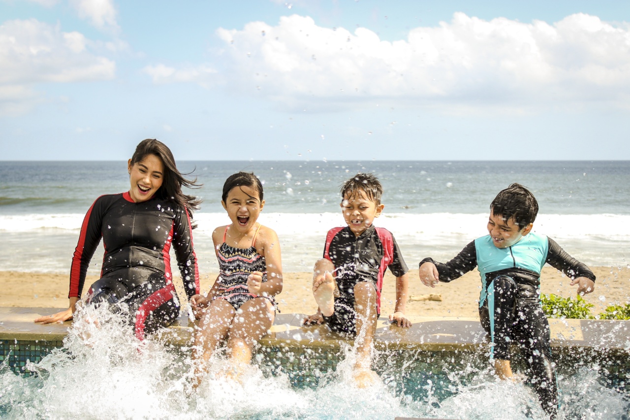 How to remove water from a child’s ear after swimming in the sea?