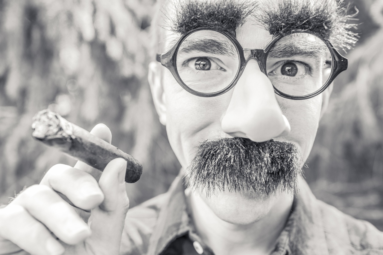 30 Strange Ways to Cut a Cigarette