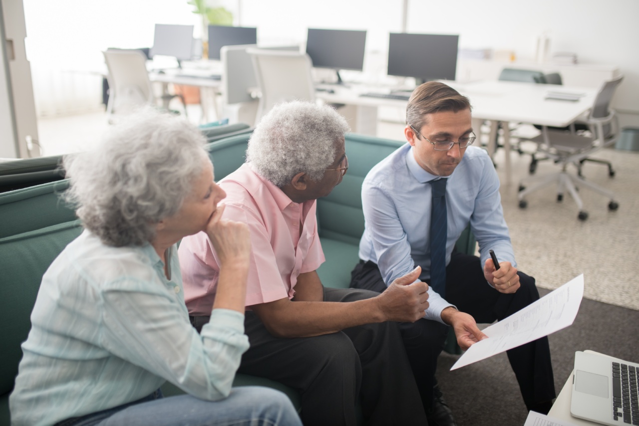 The Advantages and Disadvantages of Group Insurance for Seniors