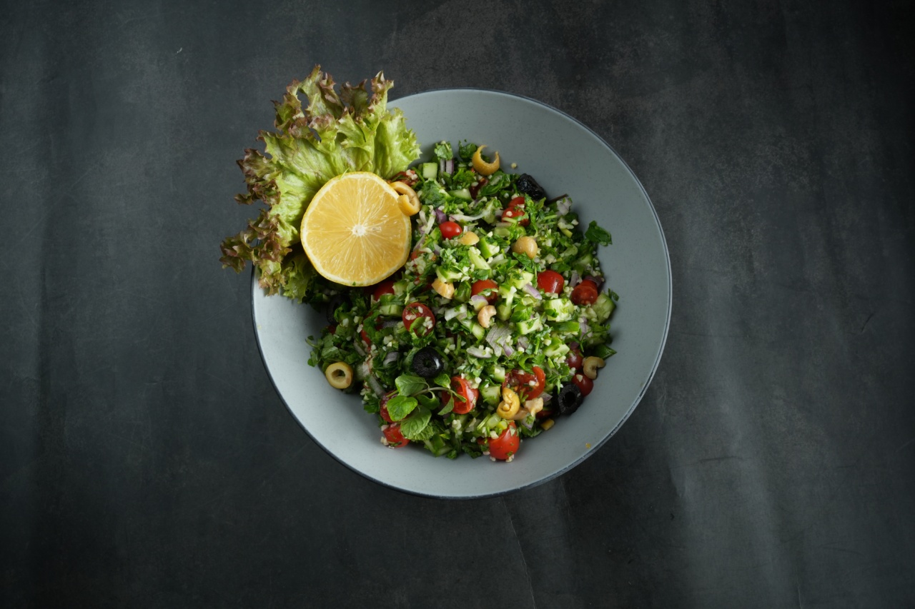 Quick and easy steps for creating a healthy salad