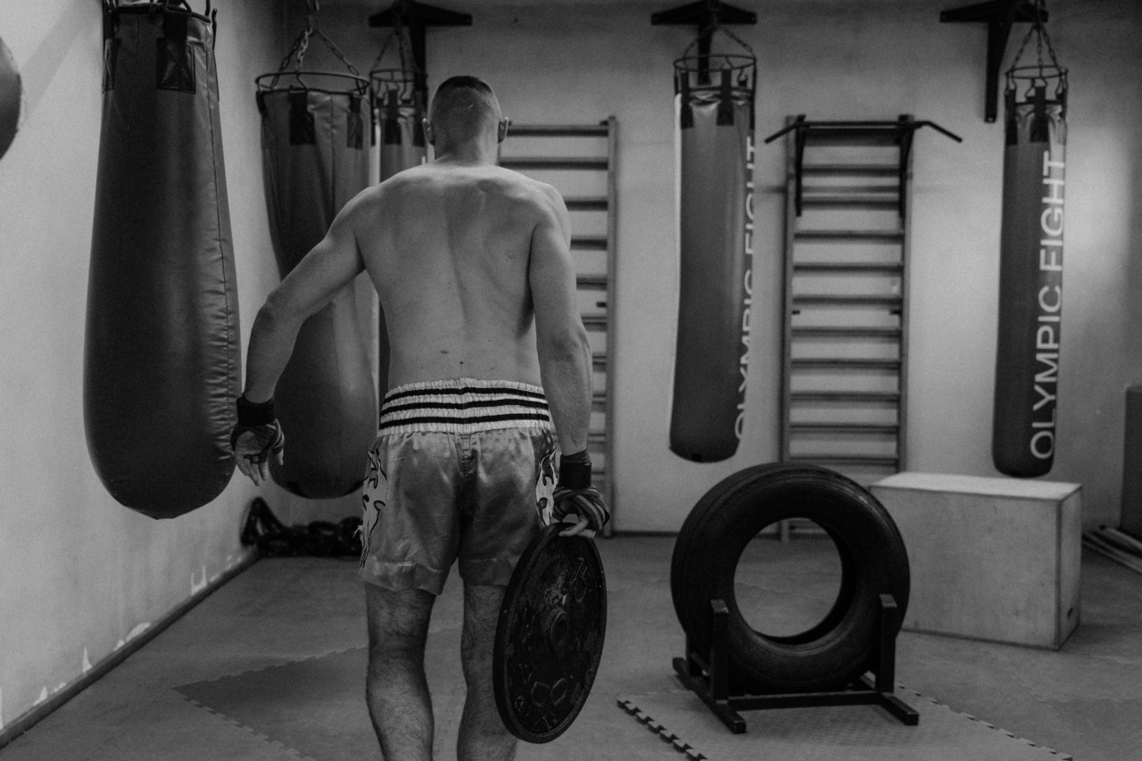 Are you putting your joints at risk by carrying heavy bags? Answers from orthopedists