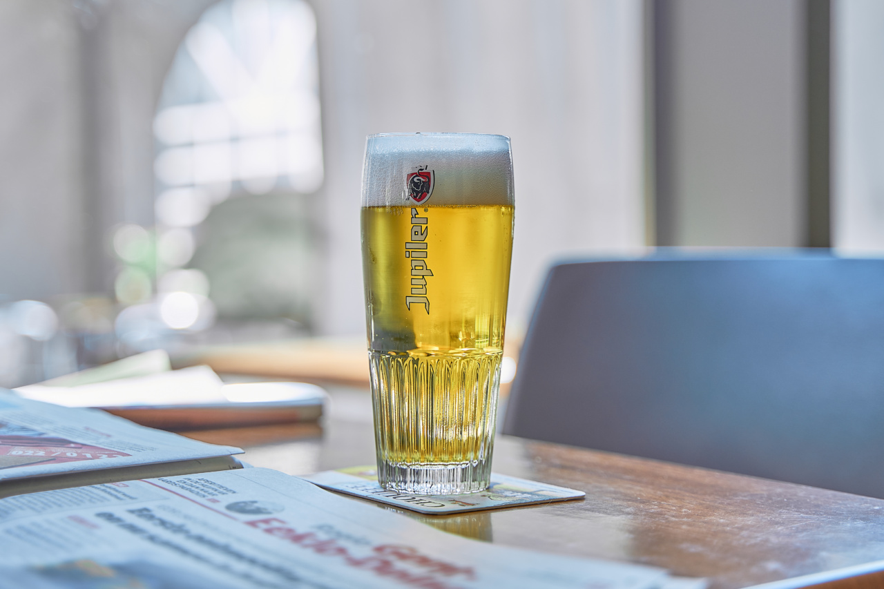 What amount of beer intake lowers chances of infarction?