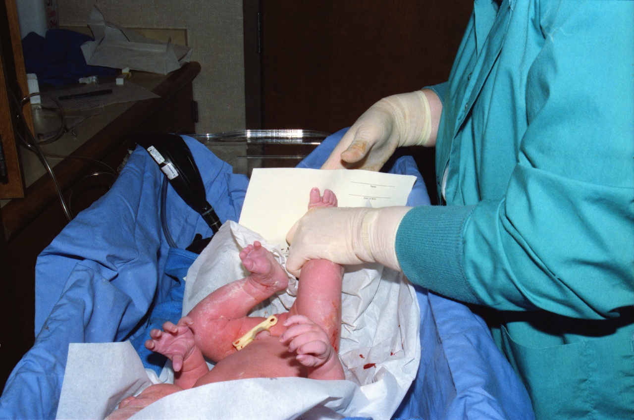 How does delivery mode affect the infant gut microbiome?