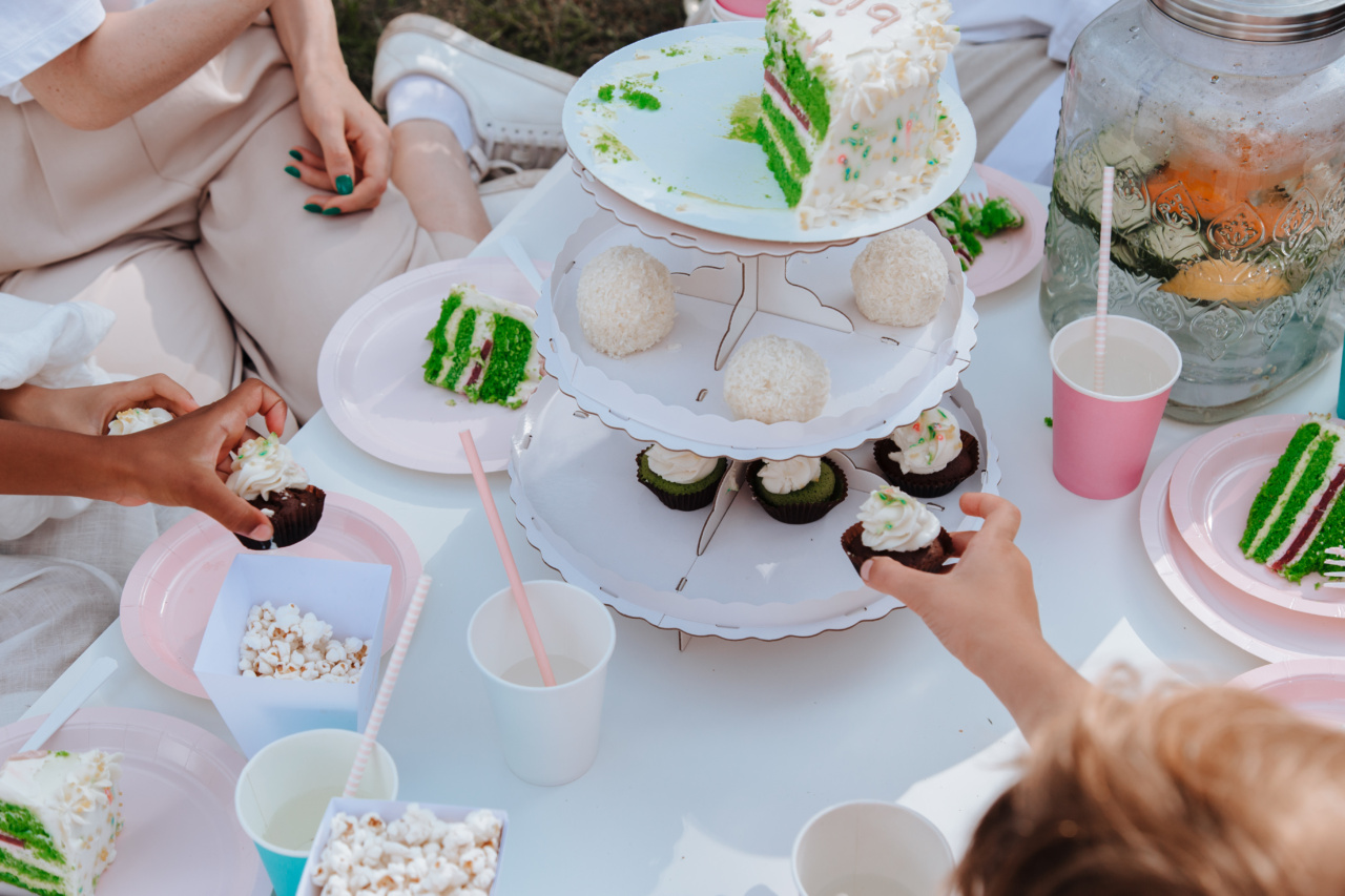 Microwaveable ready-to-eat food and popcorn