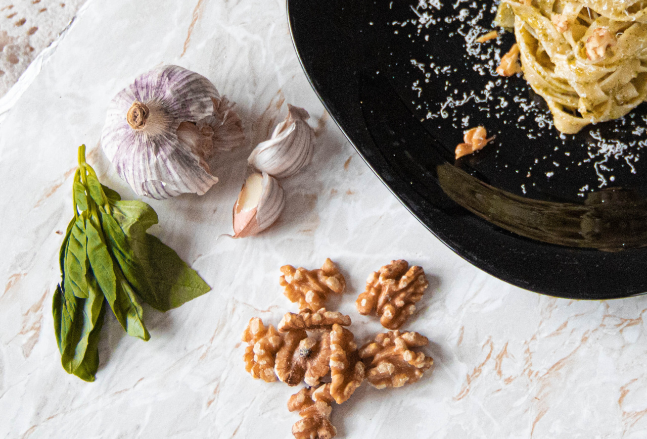 Linguini with walnut pesto