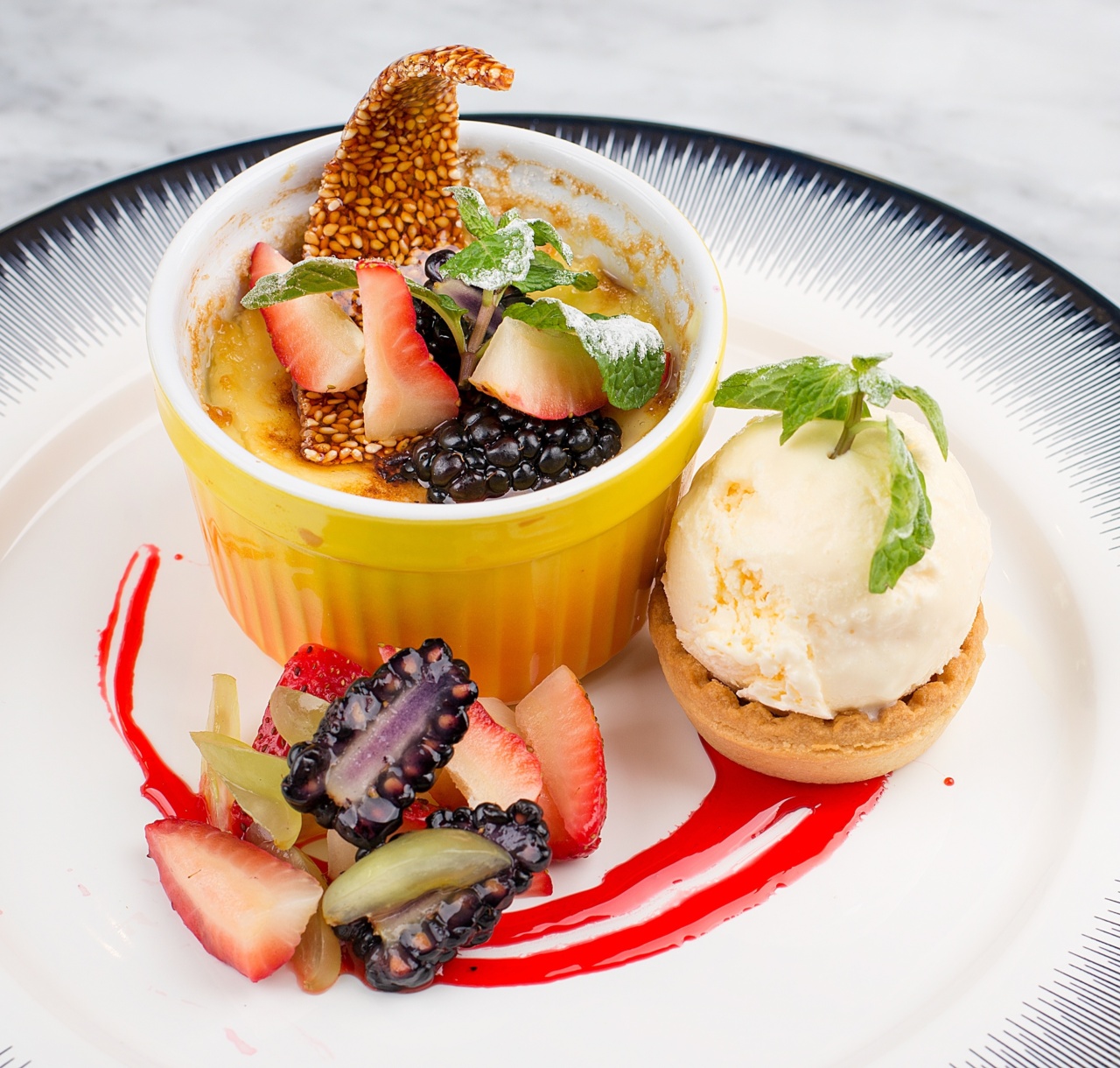 Crème brulee with blackberry