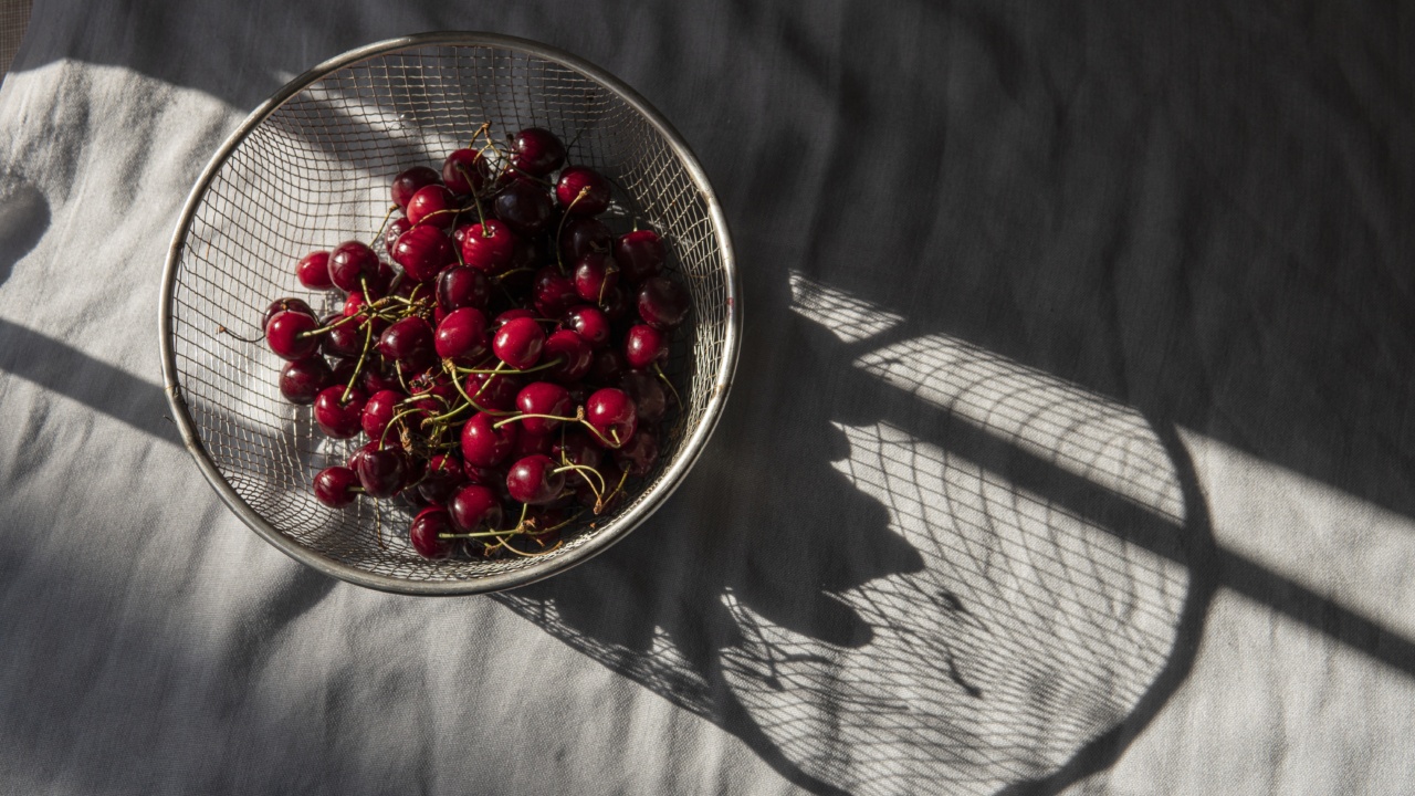 The heart-healthy fruit that stays thin and red