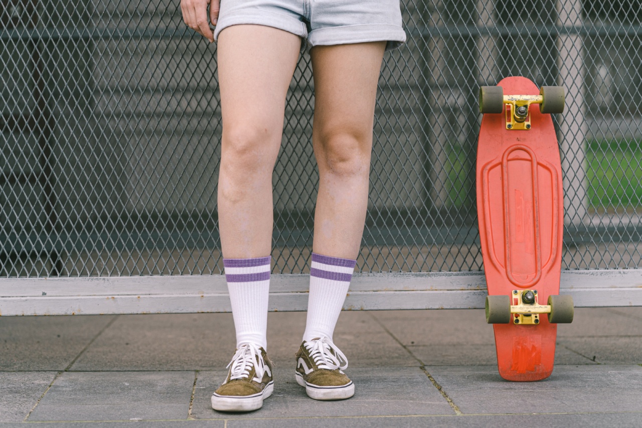 Footwear for osteoarthritis in the knees