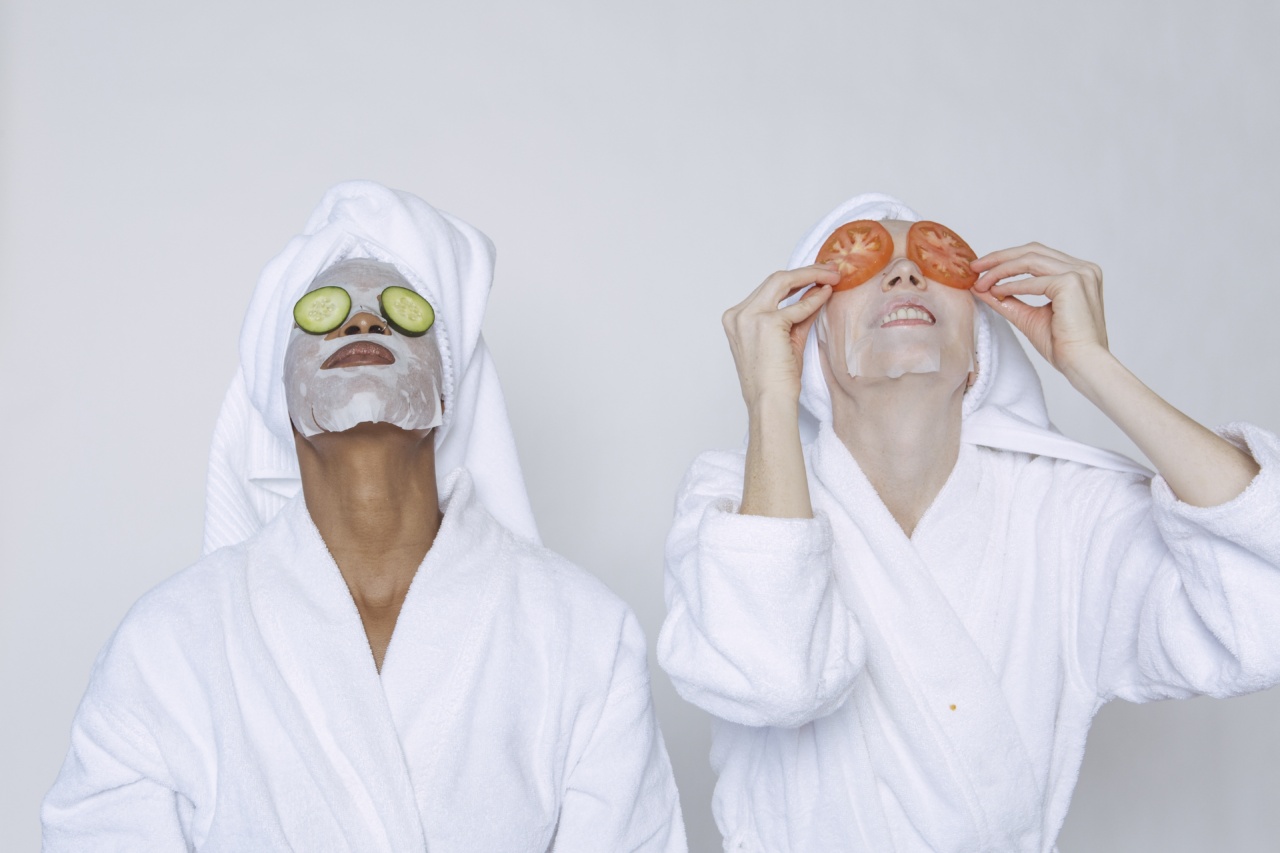 Hydrating face mask with cucumber and lemon