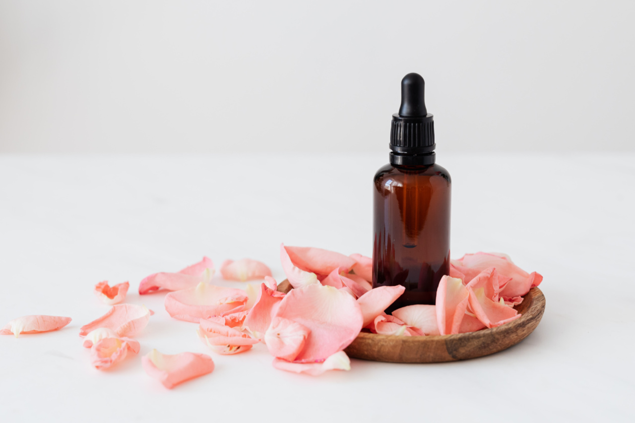 The natural solution for thin eyebrows: Castor oil