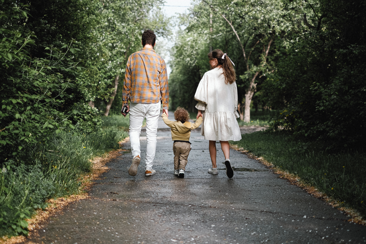 From Helicopter Parents to Free-Range: 90s Parenting vs Today