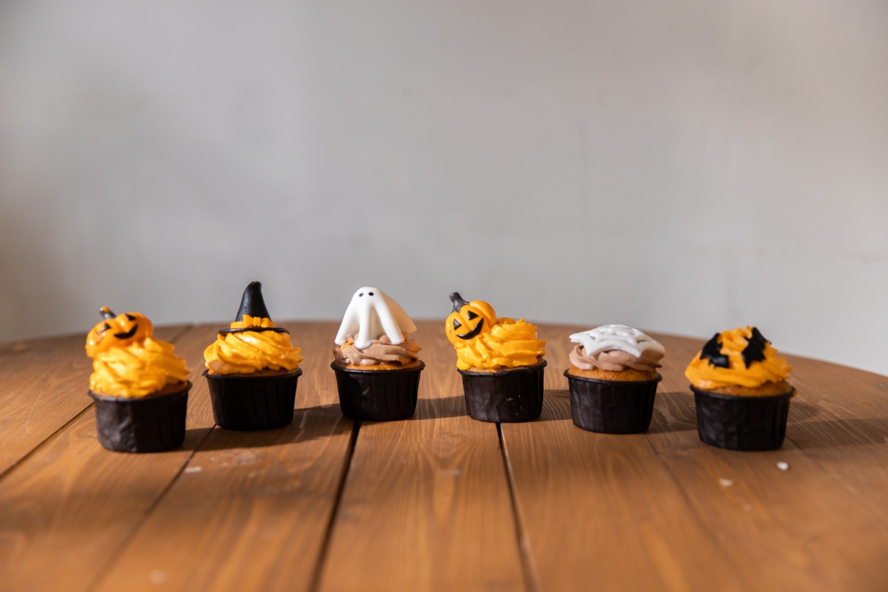 Pumpkin Spice Cupcakes with Cinnamon Cream Cheese Frosting