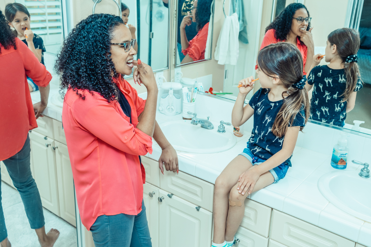 Learn How to Whiten Your Teeth with These 8 Tips