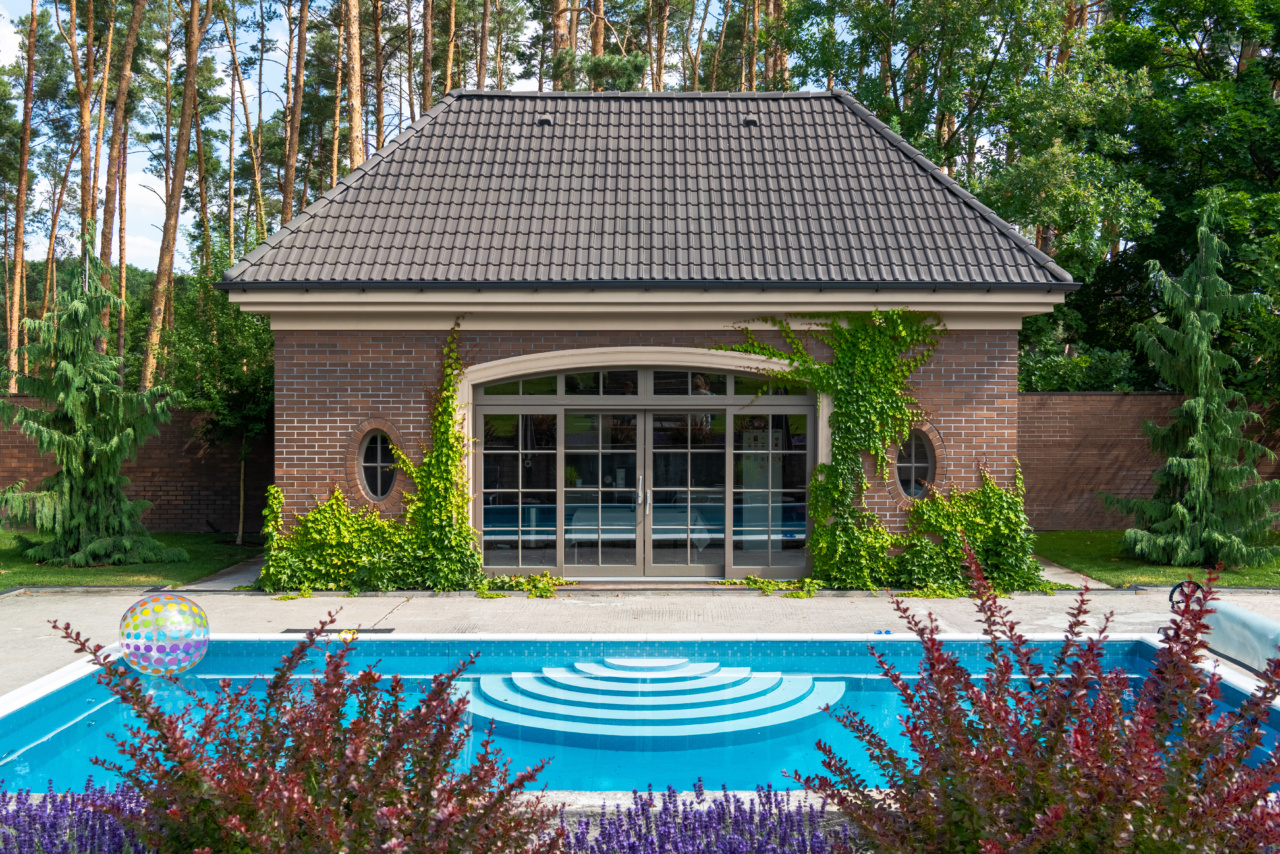 The Poolside Diet: Shed Pounds and Get Your Glow On