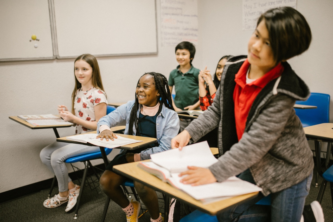 The dangers of school desks for spine health