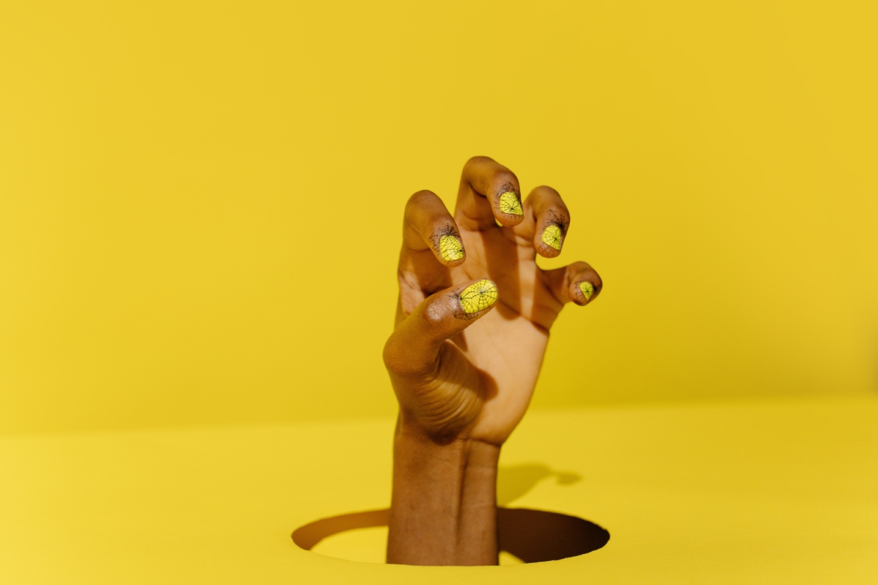 4 common reasons why nails turn yellow