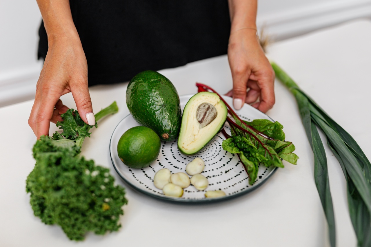 What is the recommended daily intake of fruits, vegetables and legumes in grams?