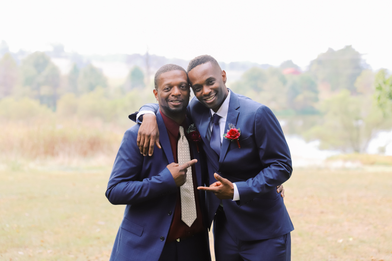 Singles Come Together in Parties to Find Mate with Pheromones