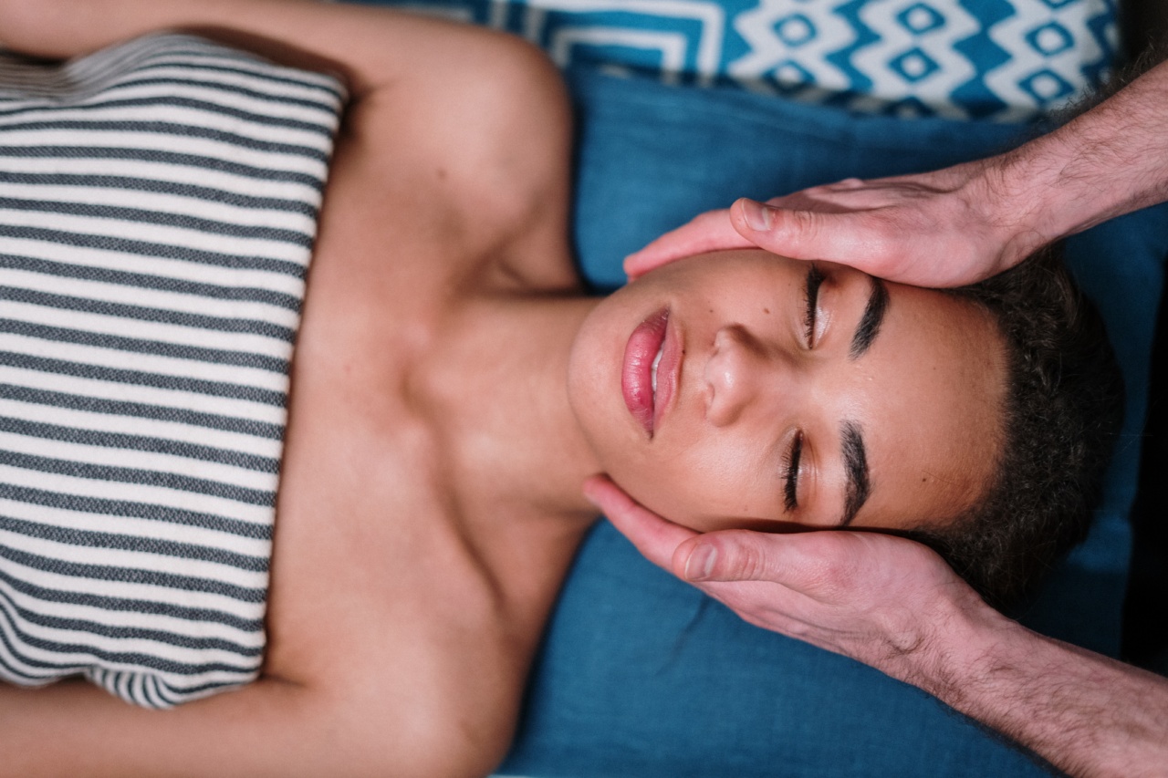 The Soothing Benefits of Facial Massage for Stress Relief and Youthful Glow