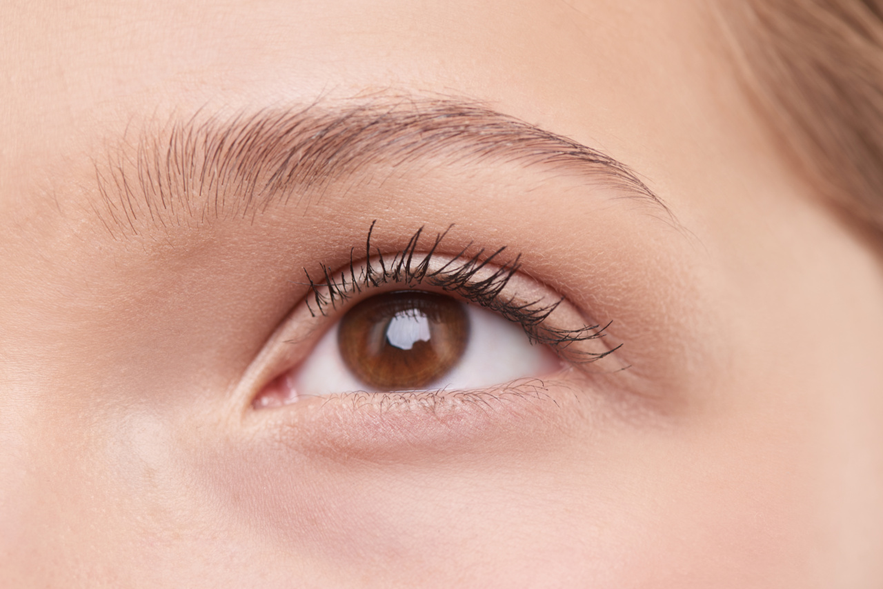 Natural Ways to Get Longer Eyelashes Without Mascara