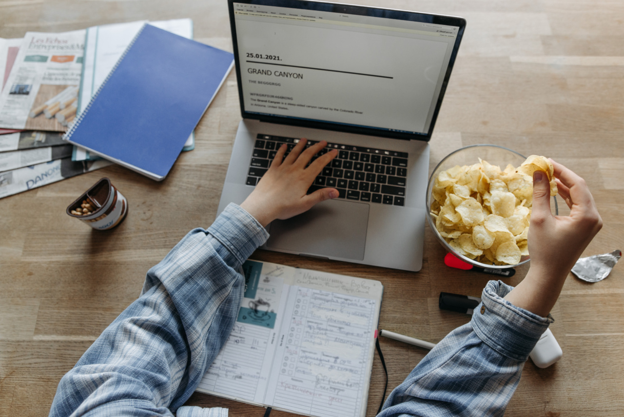 Snacks to keep in your bag when you’re working hard and eating right
