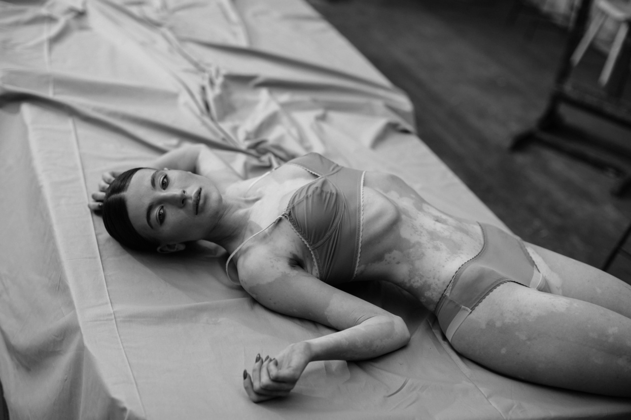 Experts advise that couples should sleep naked