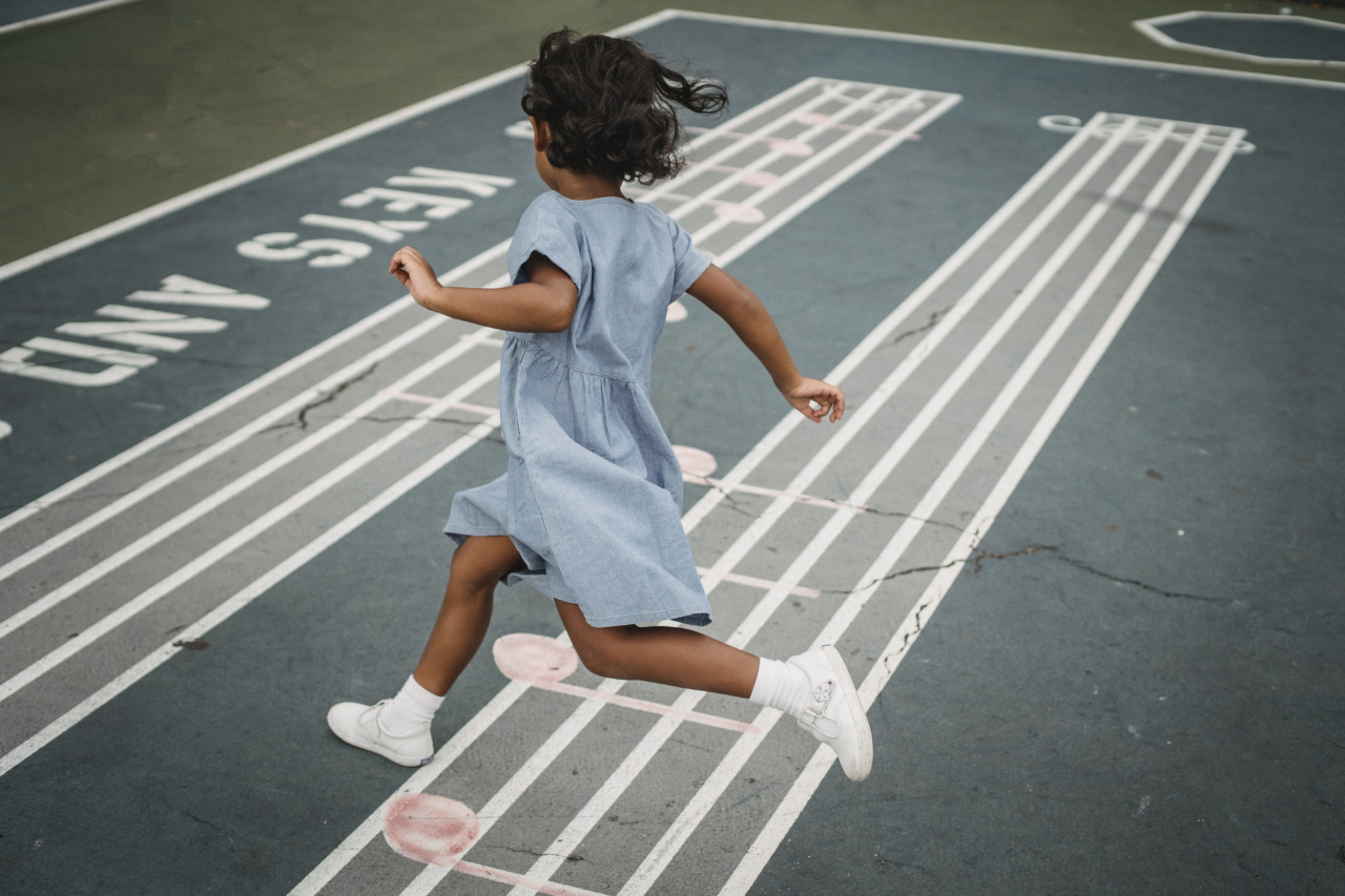 From crawling to running: How movement shapes a child – which stages are crucial