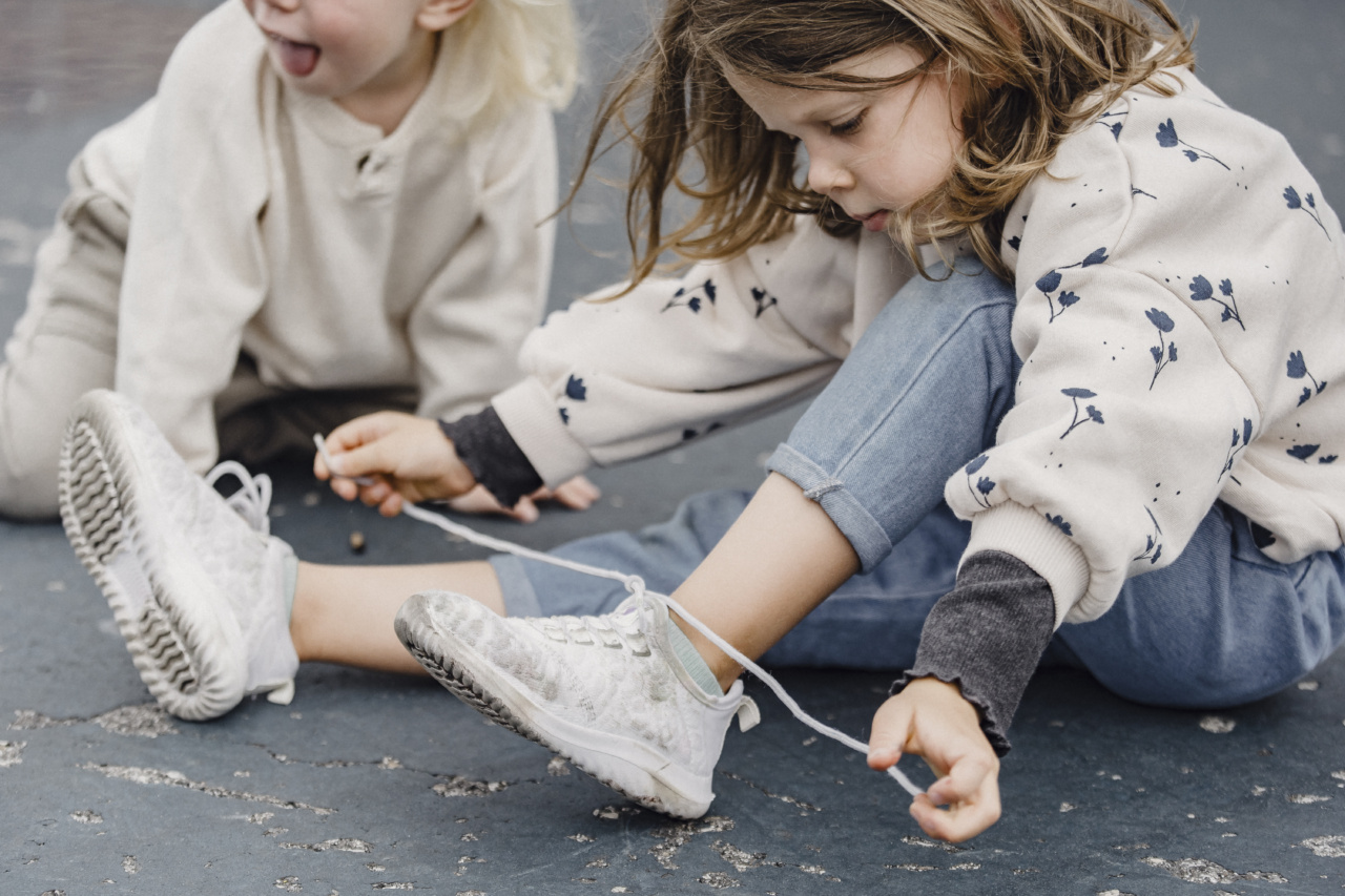 About to blow your mind: Kids try out a Walkman for the first time.