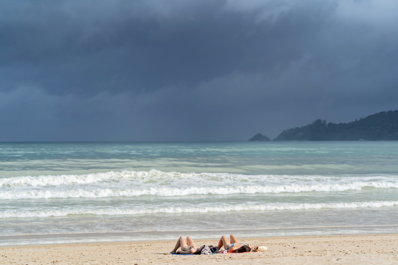 Breaking Down the Risks of Natural and Artificial Tanning