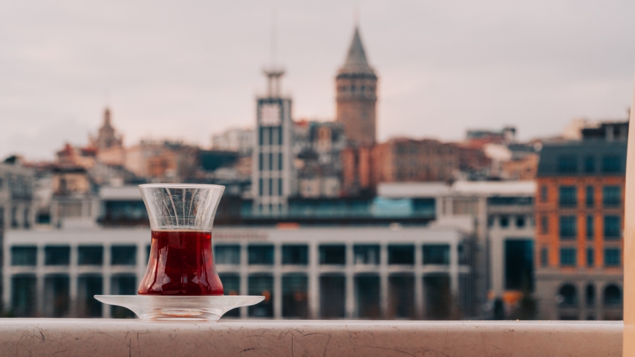 What is the link between tea and glaucoma?