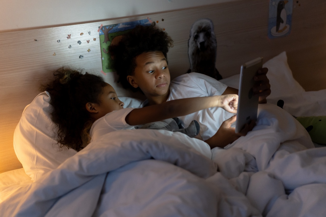 How Tablet Usage at Night Affects Your Sleep