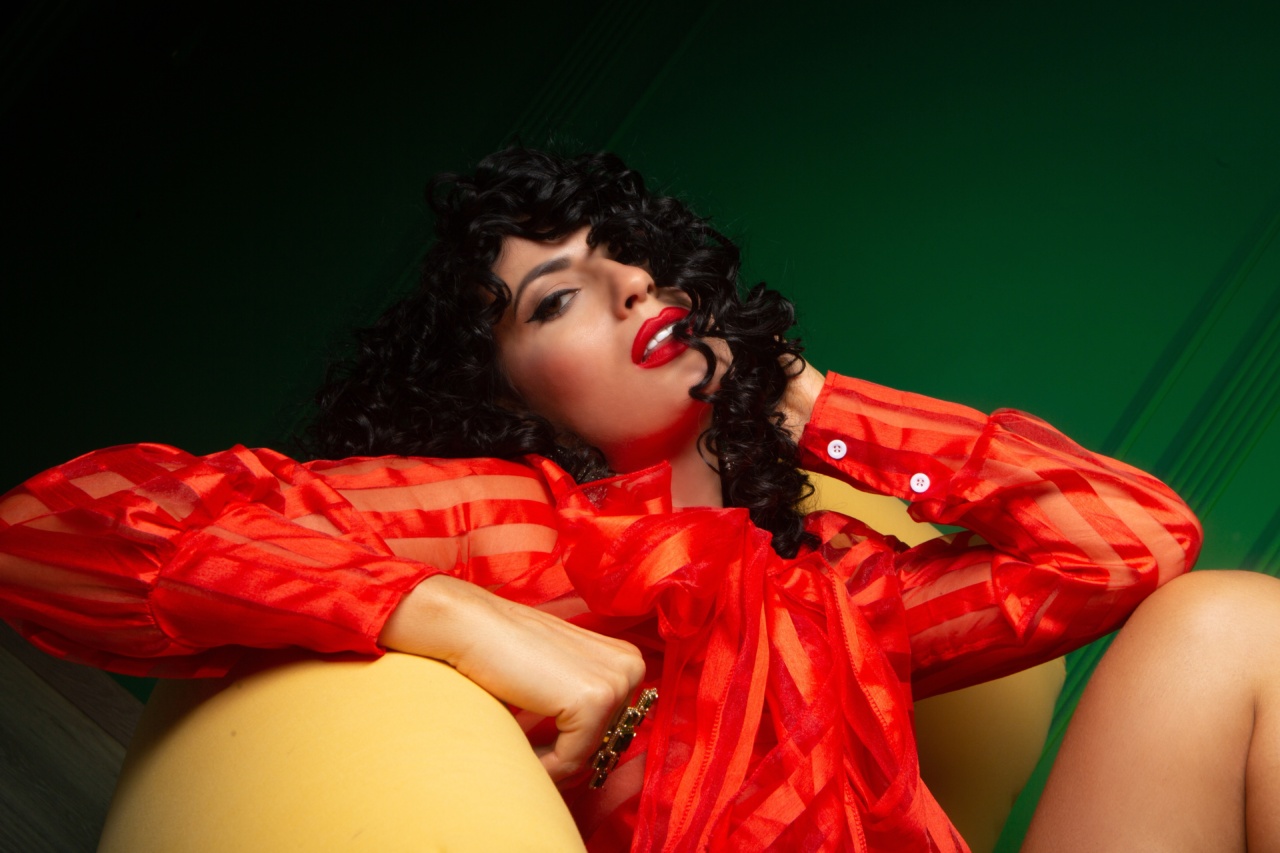 5 Ways to Seduce Him Without Touching