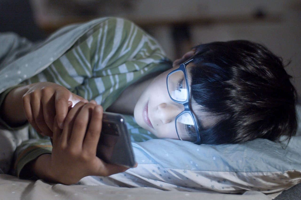 Harmful effects of excess screen time on kids