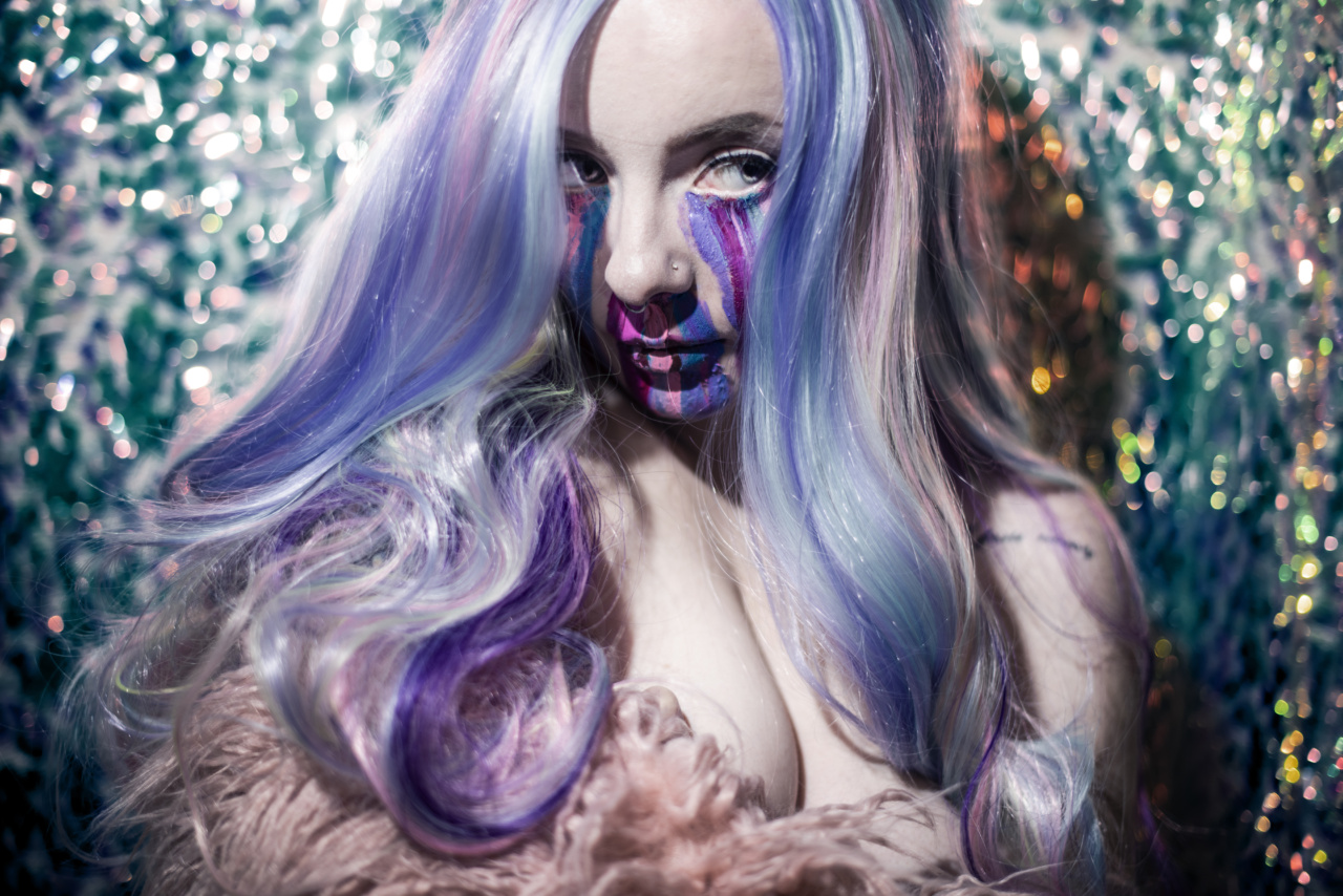 Experience the magic of color-changing hair iron!