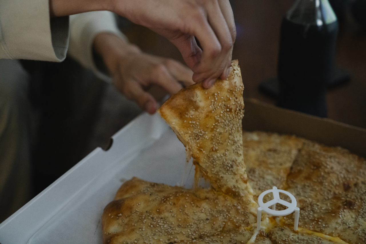 The dangers of consuming food late at night
