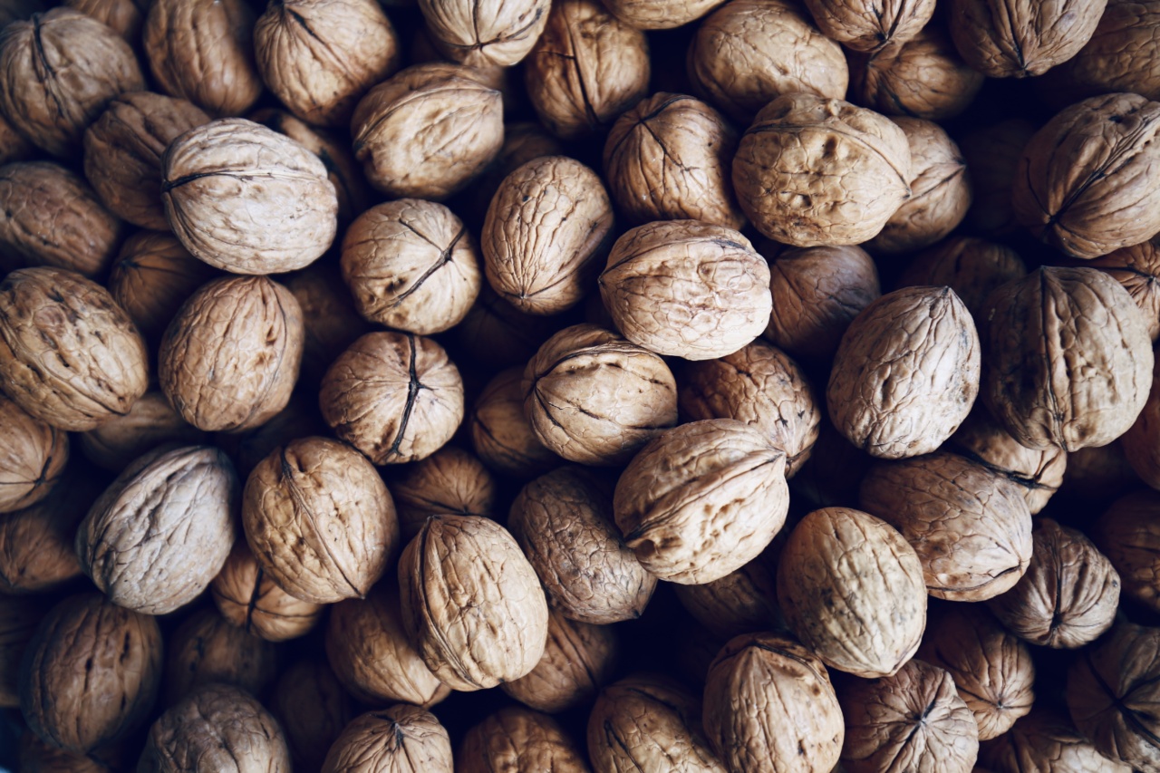 30 Heart-Healthy Nuts that Lower Bad Cholesterol (with Pictures)