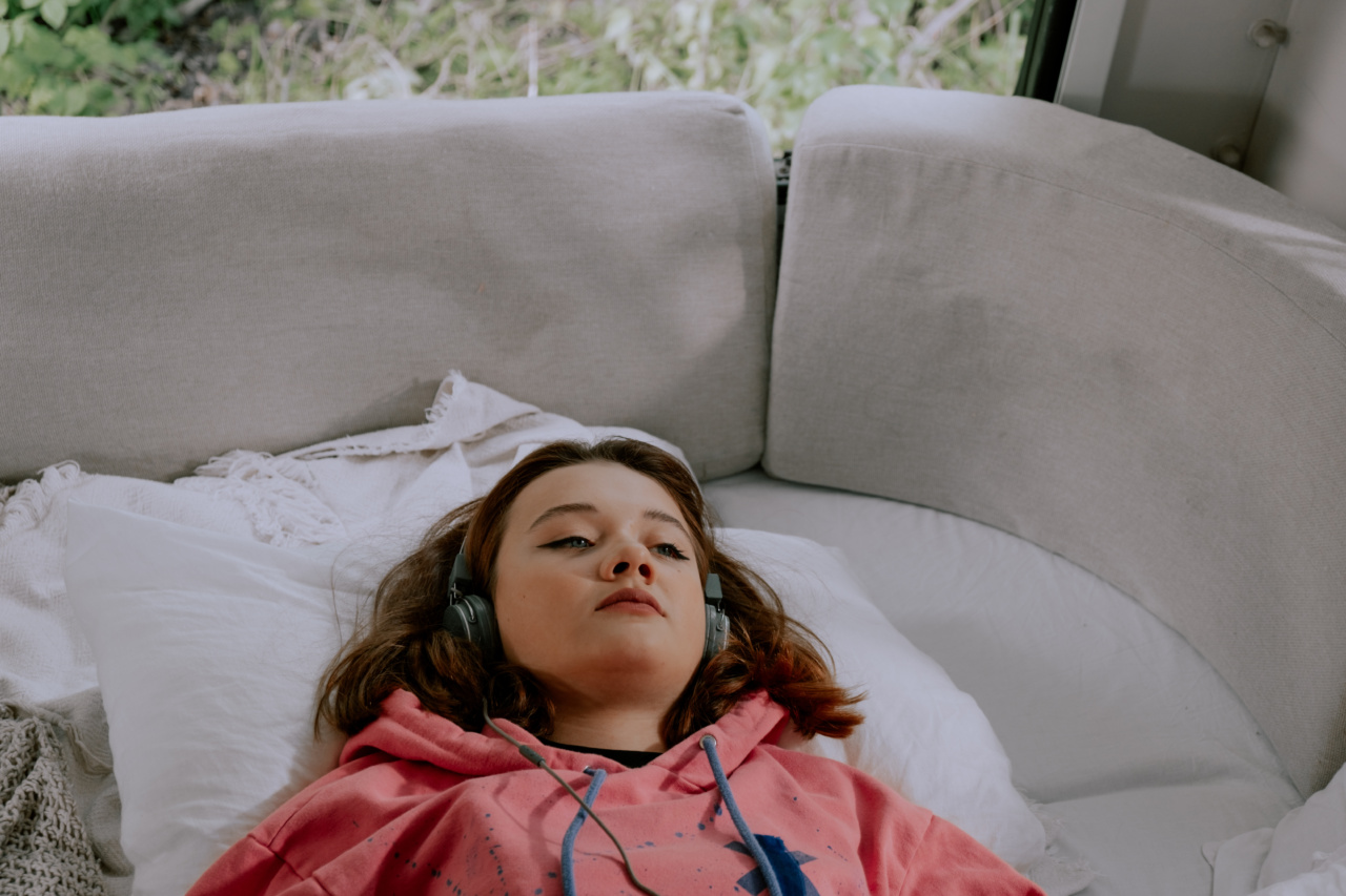 The dangers of wearing contact lenses during sleep