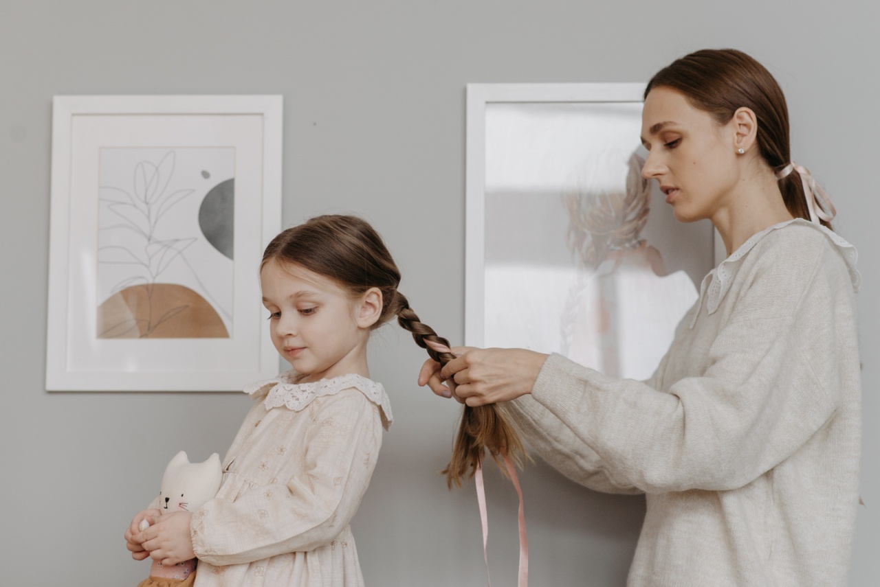 Easy hair curling with a ribbon
