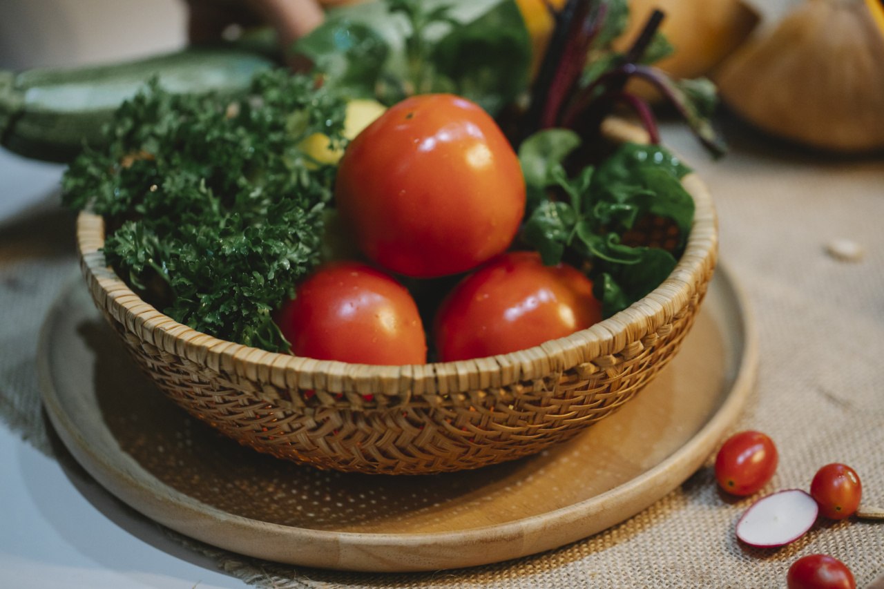 The Wonders of Tomato for Your Skin: Homemade Moisturizing and Cleaning Masks