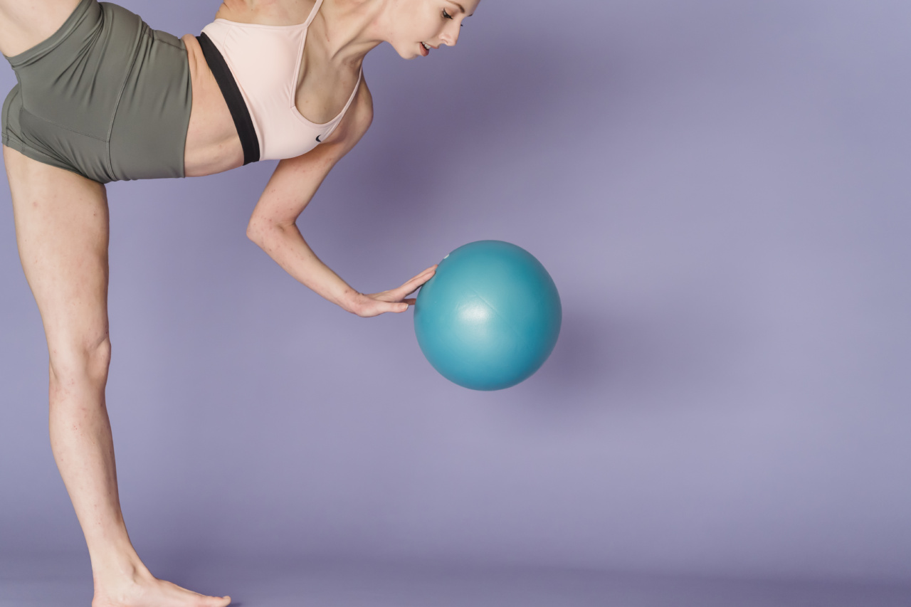 Effective Wine Training with a Fitness Ball: 5 Simple Moves