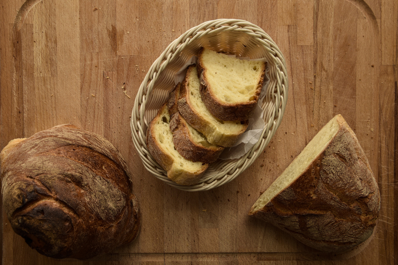 Choosing between white and whole grain bread for a healthier life