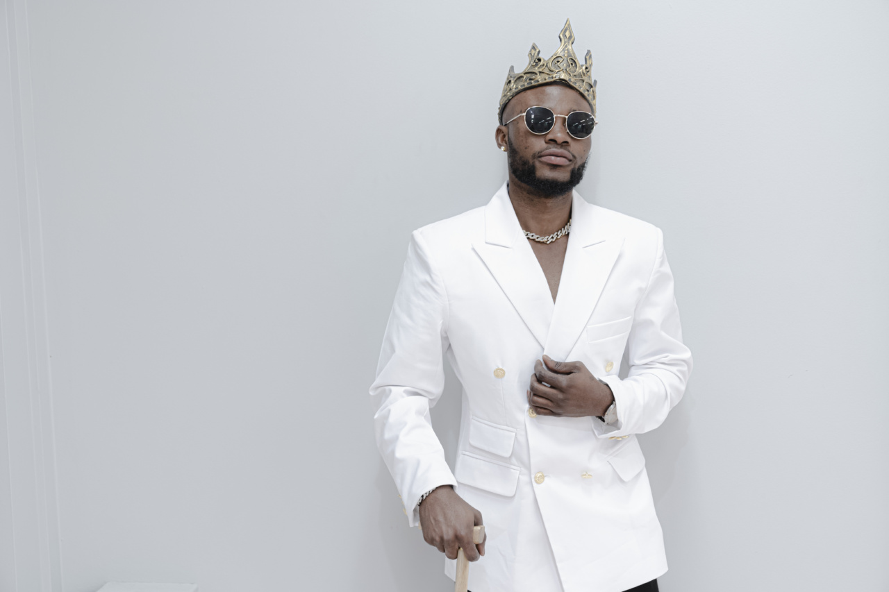 Crown bestows brake upon birth