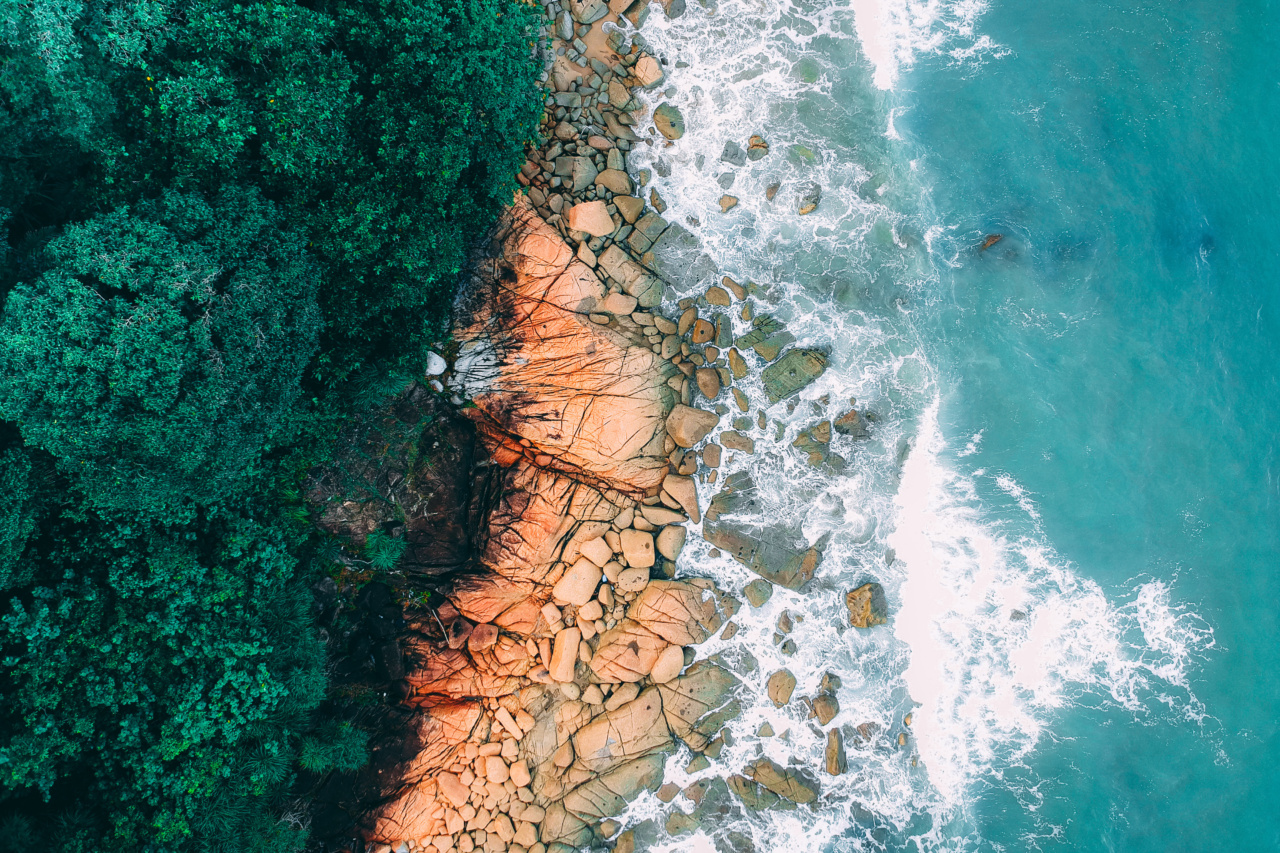 Protecting your eyes during sea swimming with contacts