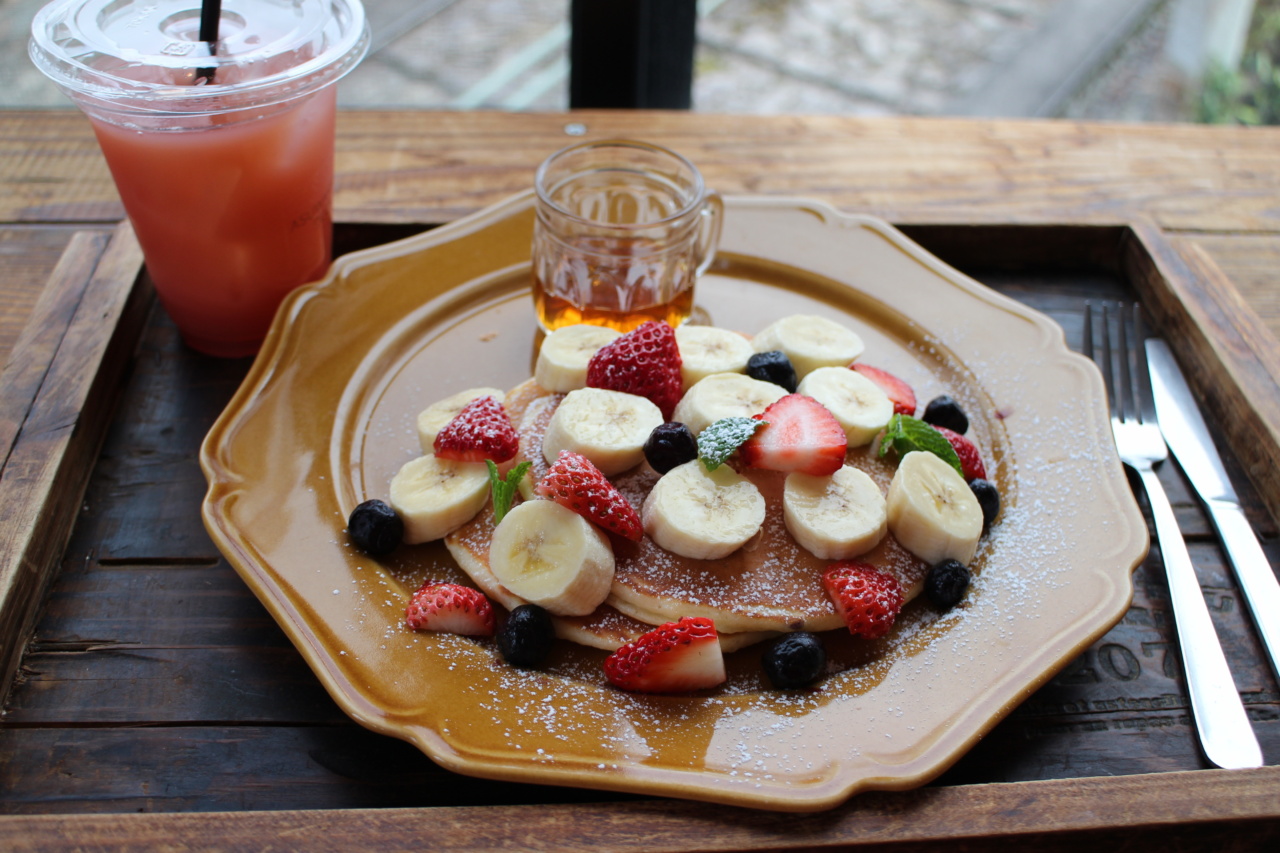 Banana pancakes and peach