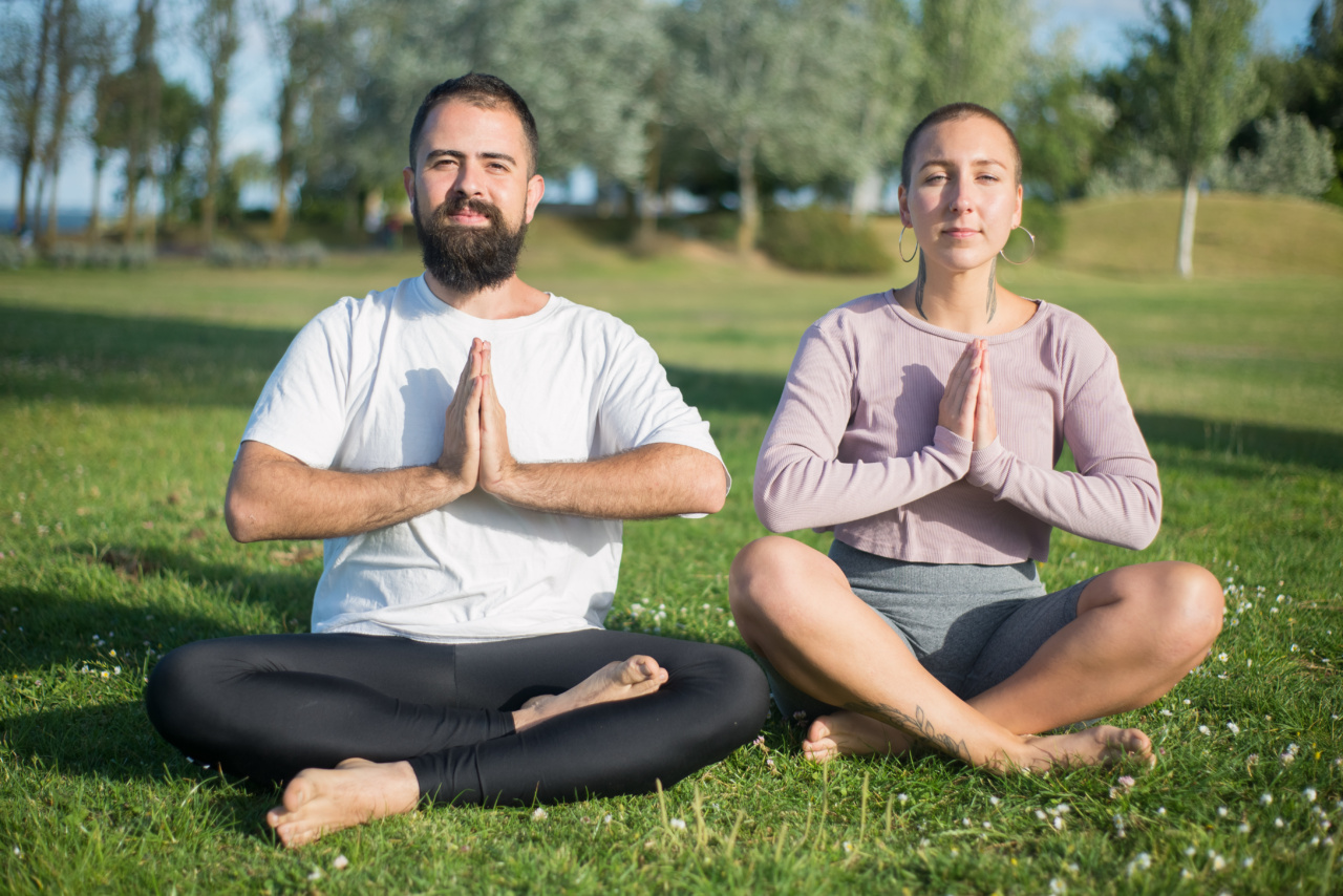 Is sitting cross-legged unladylike for men?