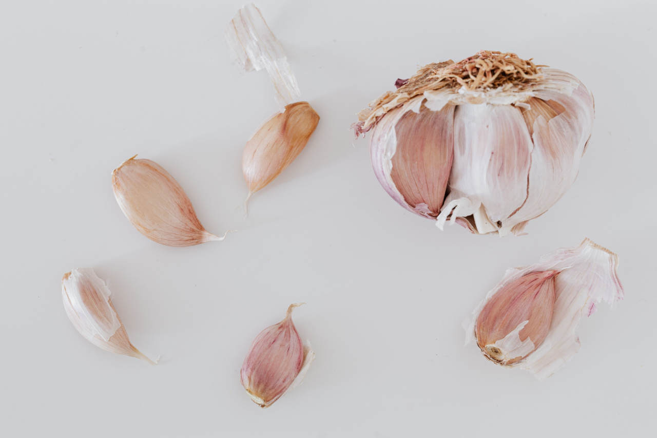 The natural solution to hair loss and graying: garlic